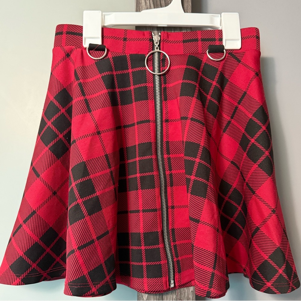 Women’s red plaid mini skirt WITH POCKETS.